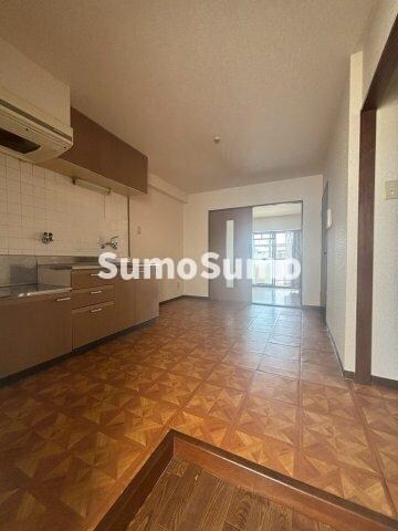 物件内観写真5　(ゆったりとしたリビングです)