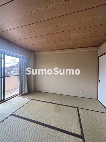 物件内観写真6　(柔らかい畳が心地よい和室)