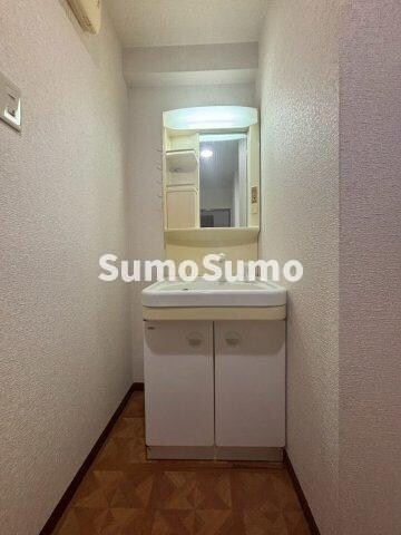 物件内観写真11　(忙しい朝には欠かせない洗面所です)