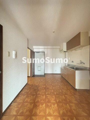 物件内観写真21　(ゆったりとした居間です)