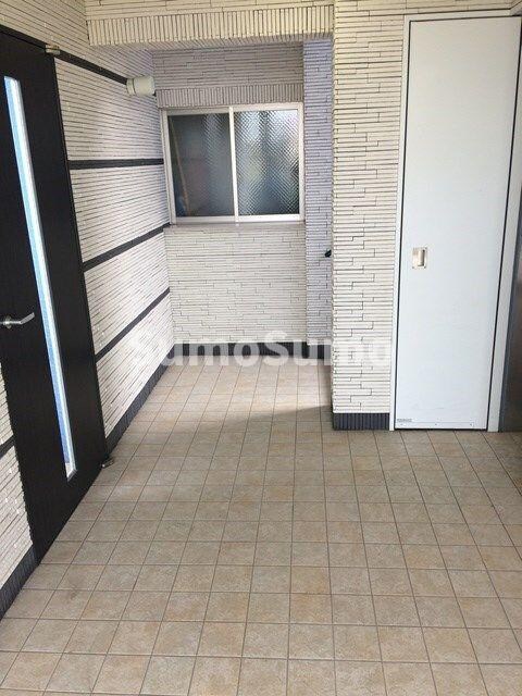 物件外観写真3　(清潔なロビーです)