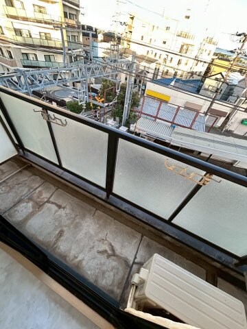 物件内観写真7　(暖かな日差しのふりそそぐバルコニー)