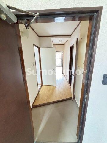 物件内観写真2　(きれいな玄関です)