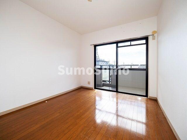 物件内観写真9　(い草の香りが落ち着く素敵な和室です)