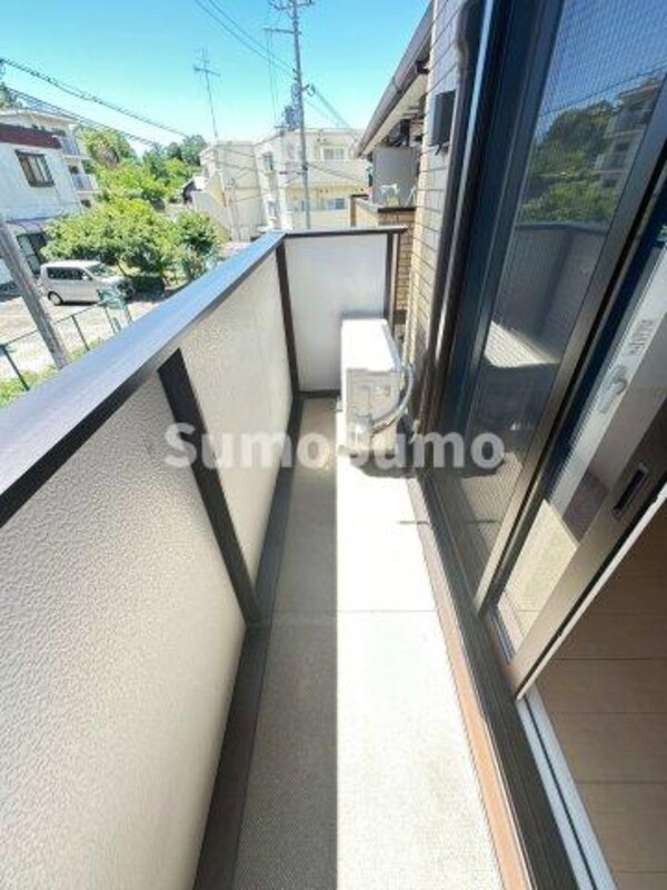 バルコニー(お洗濯にも便利なバルコニー付き)