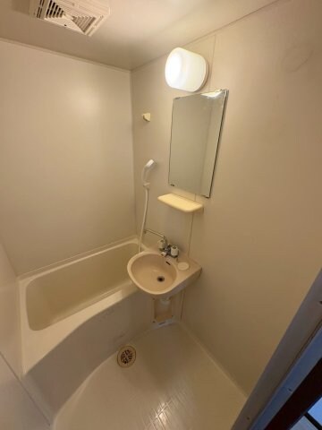 物件内観写真7　(お風呂で日々の疲れを落としましょう)