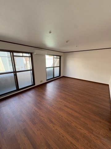 物件内観写真16　(おしゃれな居間です)