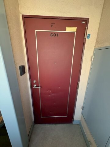 物件内観写真23　(ゆったりとした玄関です)