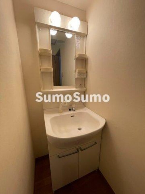 洗面・脱衣所(忙しい朝には欠かせない洗面所です)
