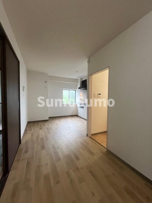 物件内観写真6　(おしゃれな居間です)