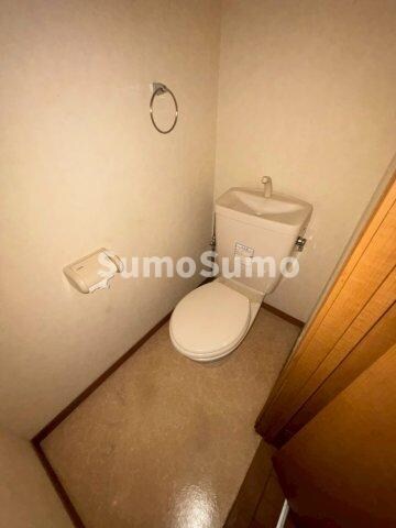 物件内観写真9　(ゆったりとした空間のトイレです)