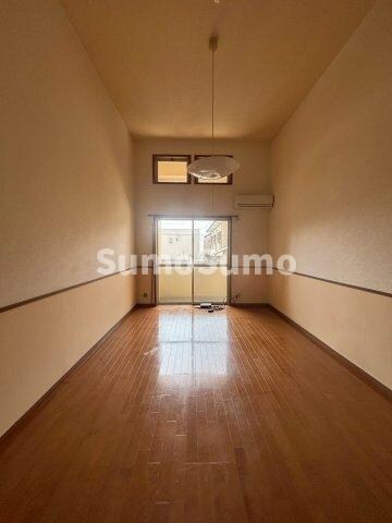 物件内観写真11　(おしゃれなリビングです)