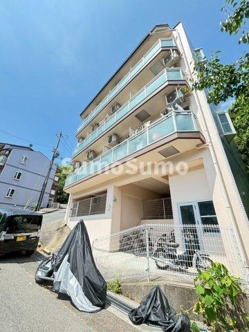 物件外観写真1　(落ち着いた雰囲気の外観です)