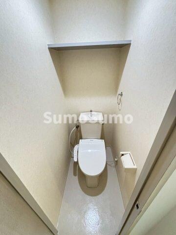 物件内観写真10　(落ち着いた色調のトイレです)