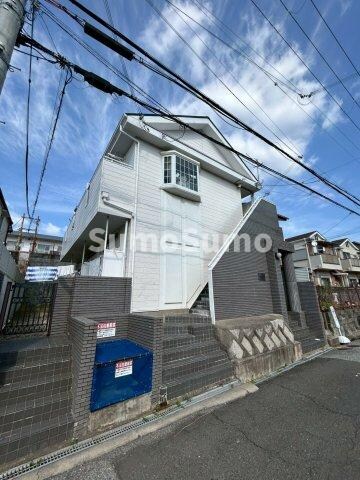 物件外観写真2　(落ち着いた雰囲気の外観です)