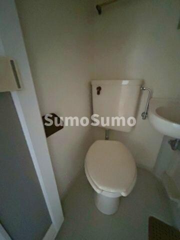 物件内観写真9　(ゆったりとした空間のトイレです)