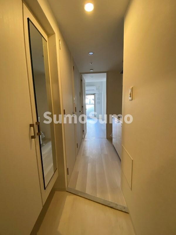 物件内観写真8　(明るい玄関です)