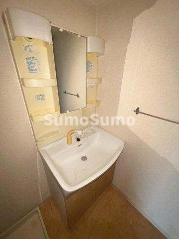 物件内観写真10　(コンパクトで使いやすい洗面所)