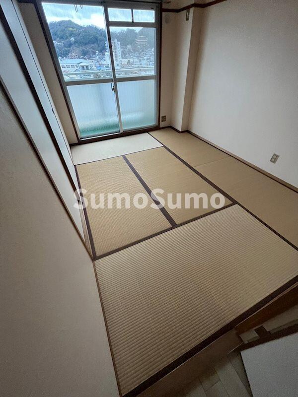 寝室(落ち着いて過ごせるお部屋なので、寝室にいかがでしょうか)