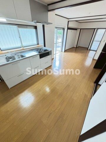 物件内観写真4　(リビングです)