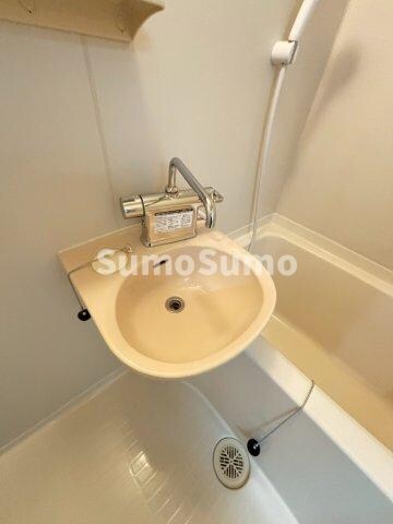 物件内観写真10　(スペースが確保できる洗面所です)