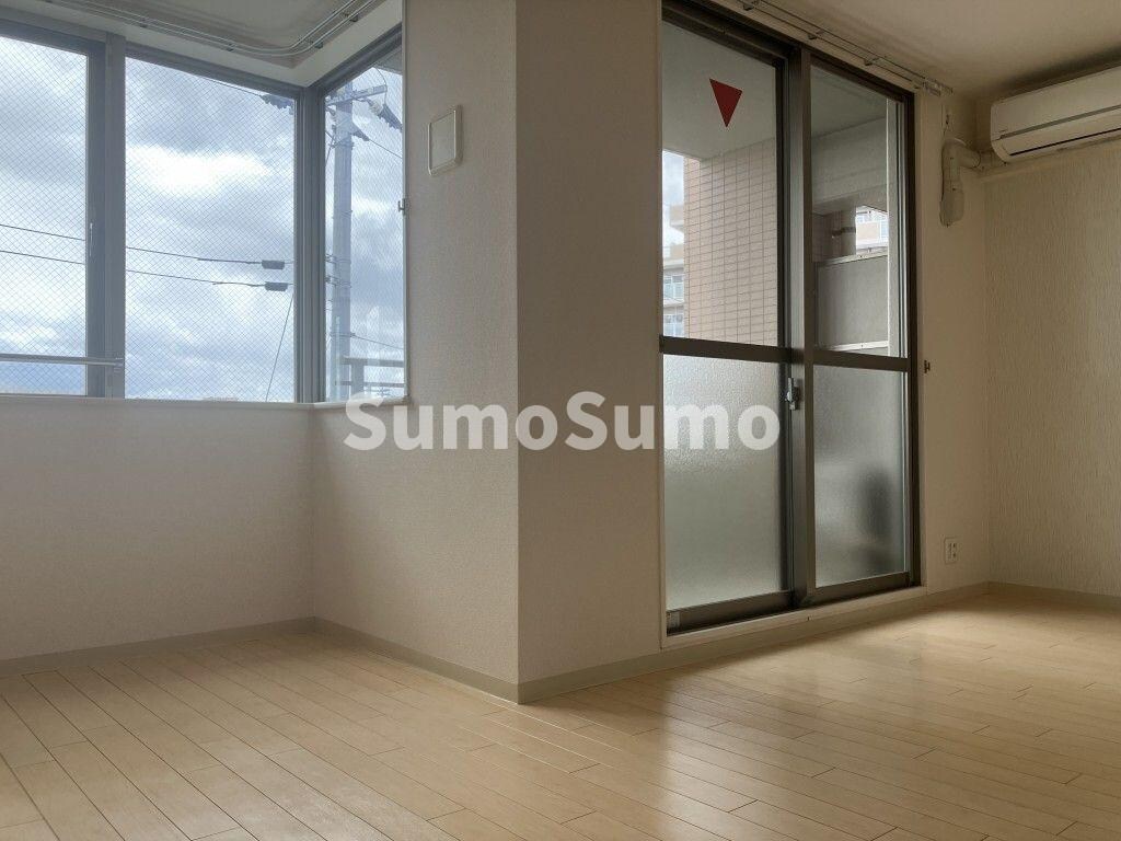 物件内観写真6　(ゆったり過ごせる居間です)