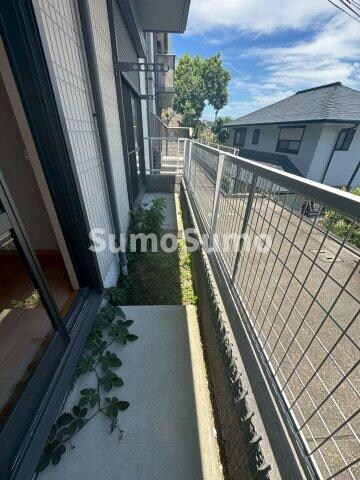 物件内観写真11　(暖かな日差しのふりそそぐバルコニー)