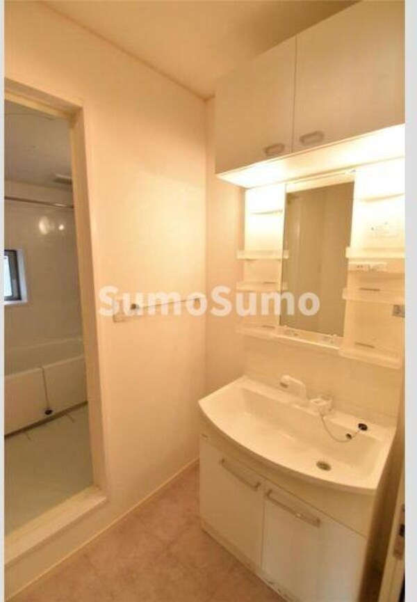 洗面・脱衣所(忙しい朝には欠かせない洗面所です)