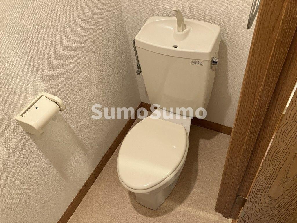 物件内観写真8　(ゆったりとした空間のトイレです)