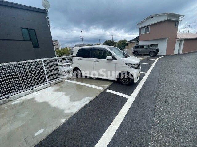 物件外観写真2　(駐車場があります)