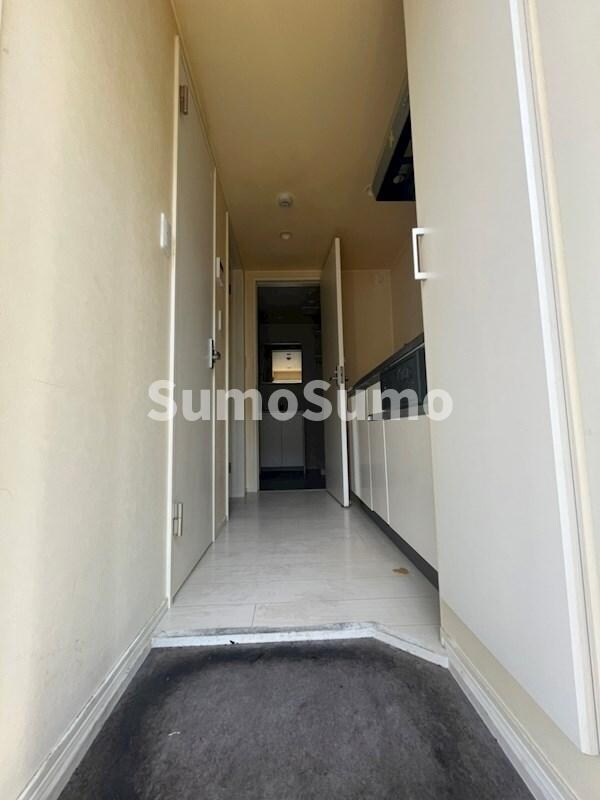 物件内観写真2　(ゆったりとした玄関です)