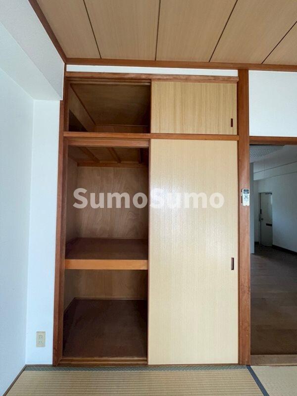 物件内観写真8　(たっぷりとした収納スペースです)
