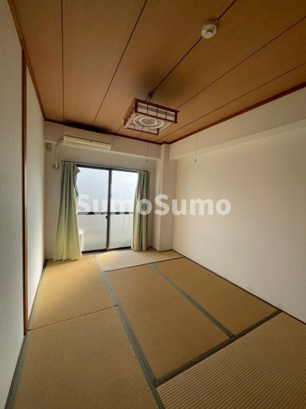 物件内観写真23　(和室がひろがる居住スペース)