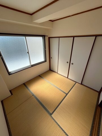 物件内観写真5　(落ち着いて過ごせるお部屋なので、寝室にいかがでしょうか)