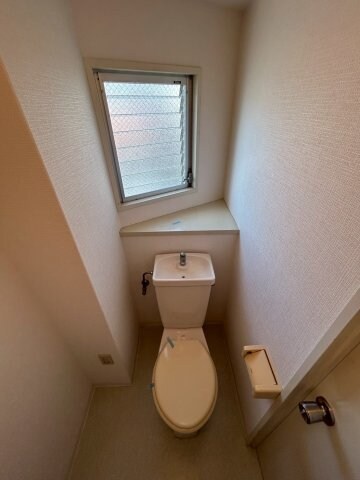 物件内観写真9　(落ち着いたトイレです)