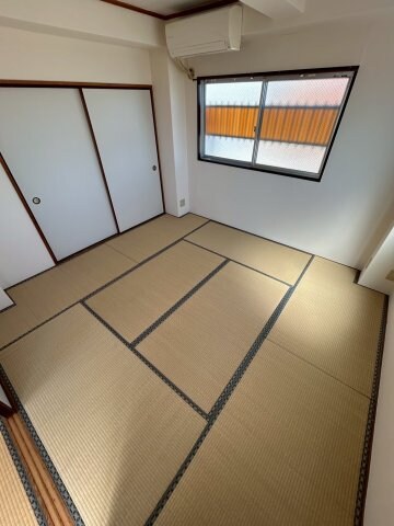 物件内観写真16　(フローリングだけでなく、和室もあります)