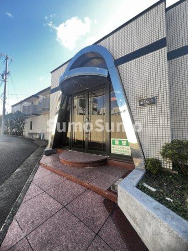 エントランス(ゆとりのあるエントランスです)