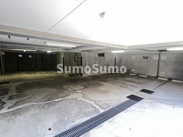 駐車場(車をお持ちの方に嬉しい駐車場付きの物件です)