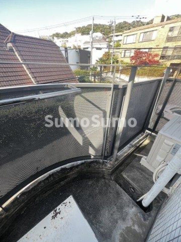 バルコニー(開放的で明るい空間を演出してくれるバルコニーです)