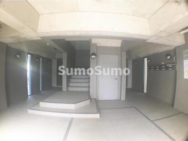 物件外観写真3　(建物の内部です)