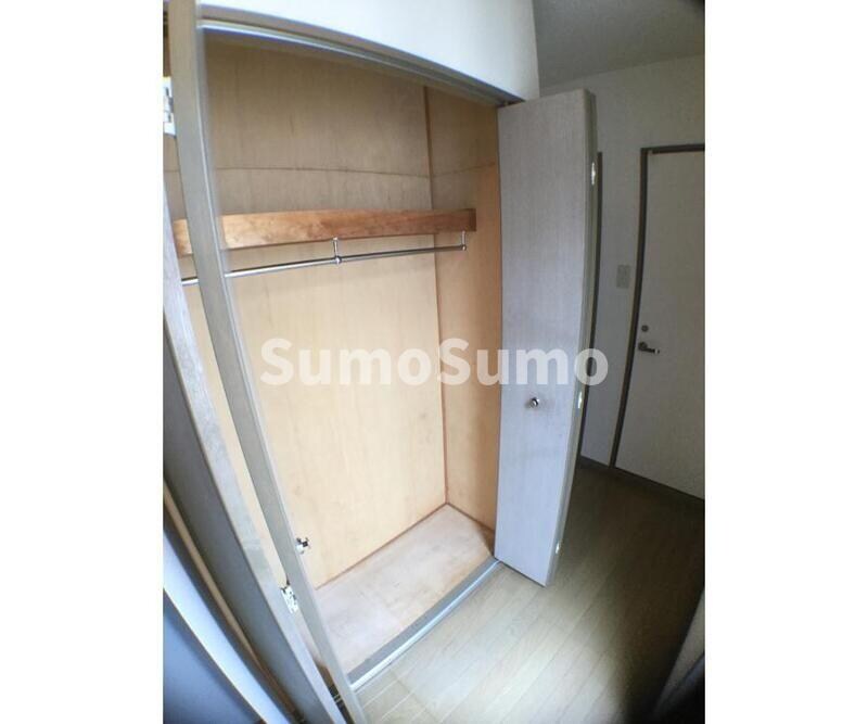 物件内観写真13　(収納豊富です)