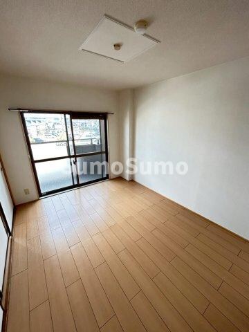 物件内観写真17　(おしゃれな居間です)