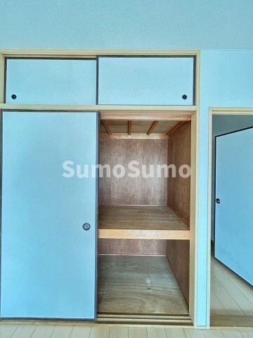 物件内観写真18　(大きなスペースがあり、収納には困りません)