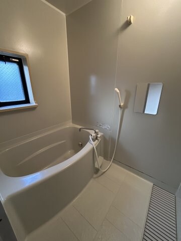 物件内観写真5　(コンパクトで使いやすいお風呂です)