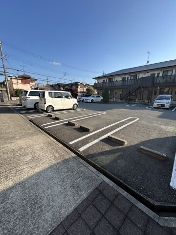物件外観写真3　(駐車場です)