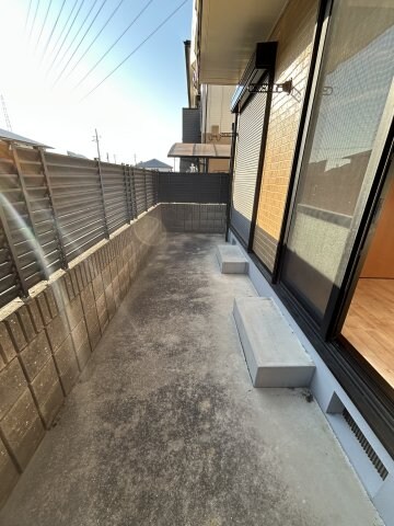 物件内観写真8　(お洗濯にも便利なバルコニー付き)