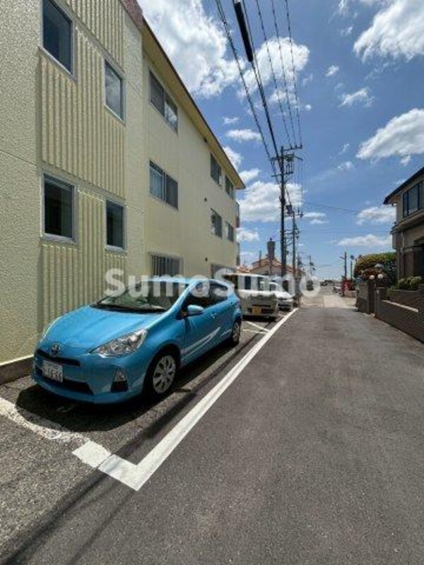 駐車場(駐車場に車を止められます)