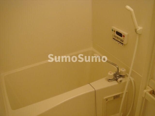 物件内観写真7　(日々の疲れを癒すお風呂付です)