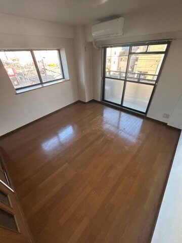 物件内観写真3　(使いやすいリビングです)