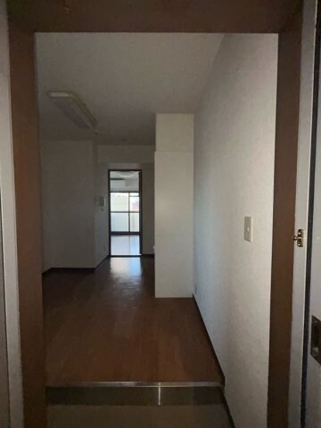 物件内観写真7　(ゆったりとした玄関です)